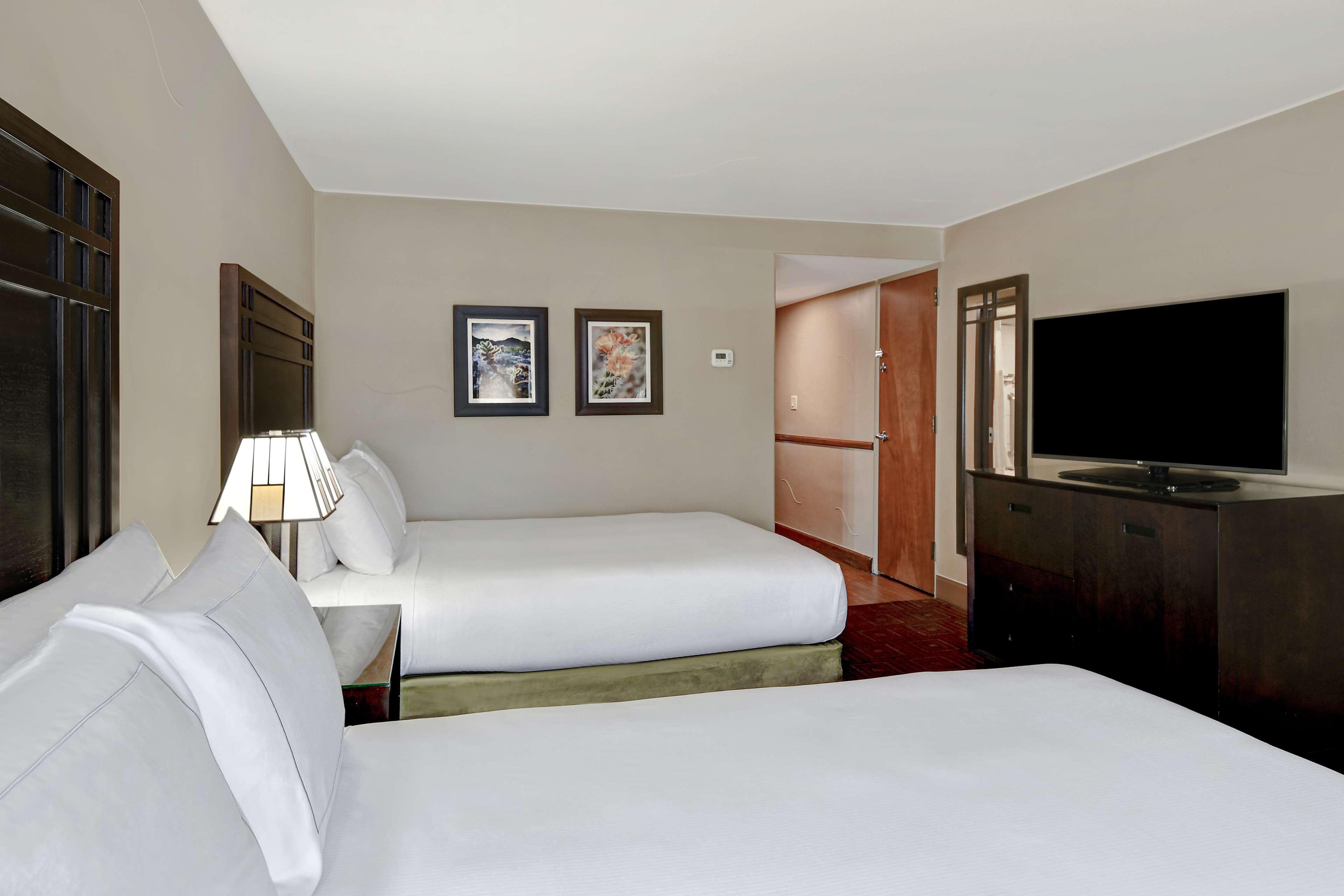 Doubletree By Hilton Phoenix- Tempe Exterior photo