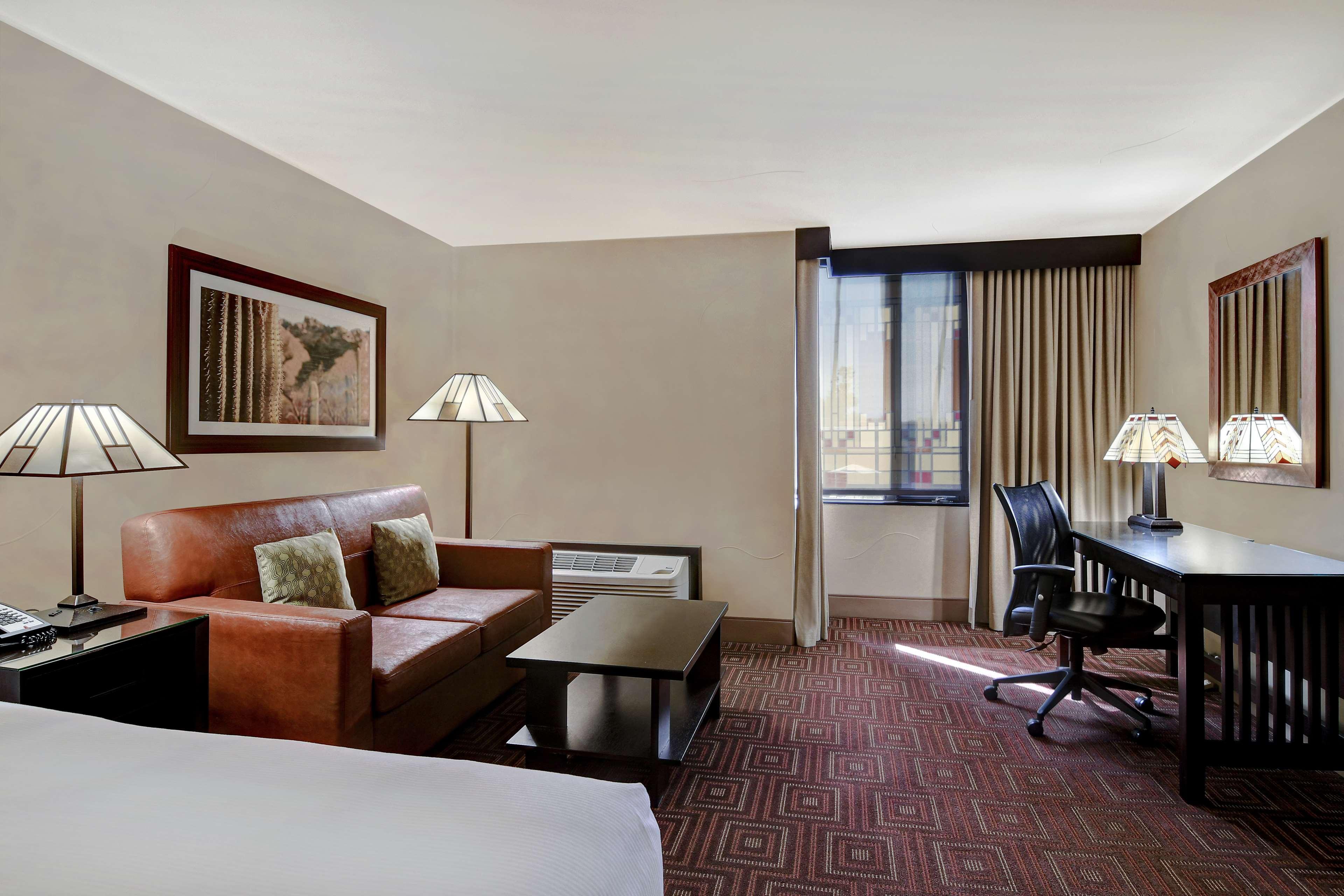 Doubletree By Hilton Phoenix- Tempe Exterior photo