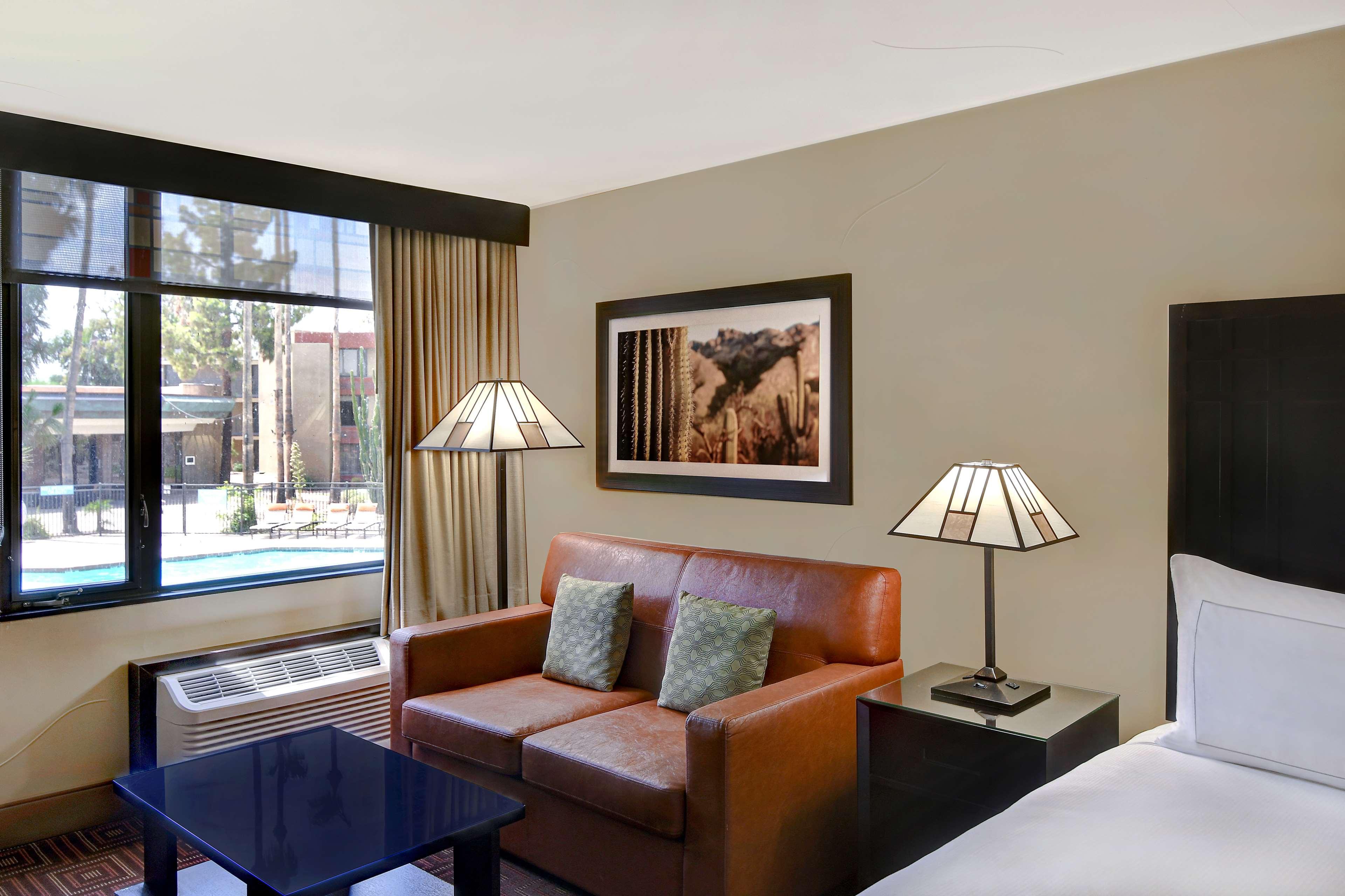 Doubletree By Hilton Phoenix- Tempe Exterior photo