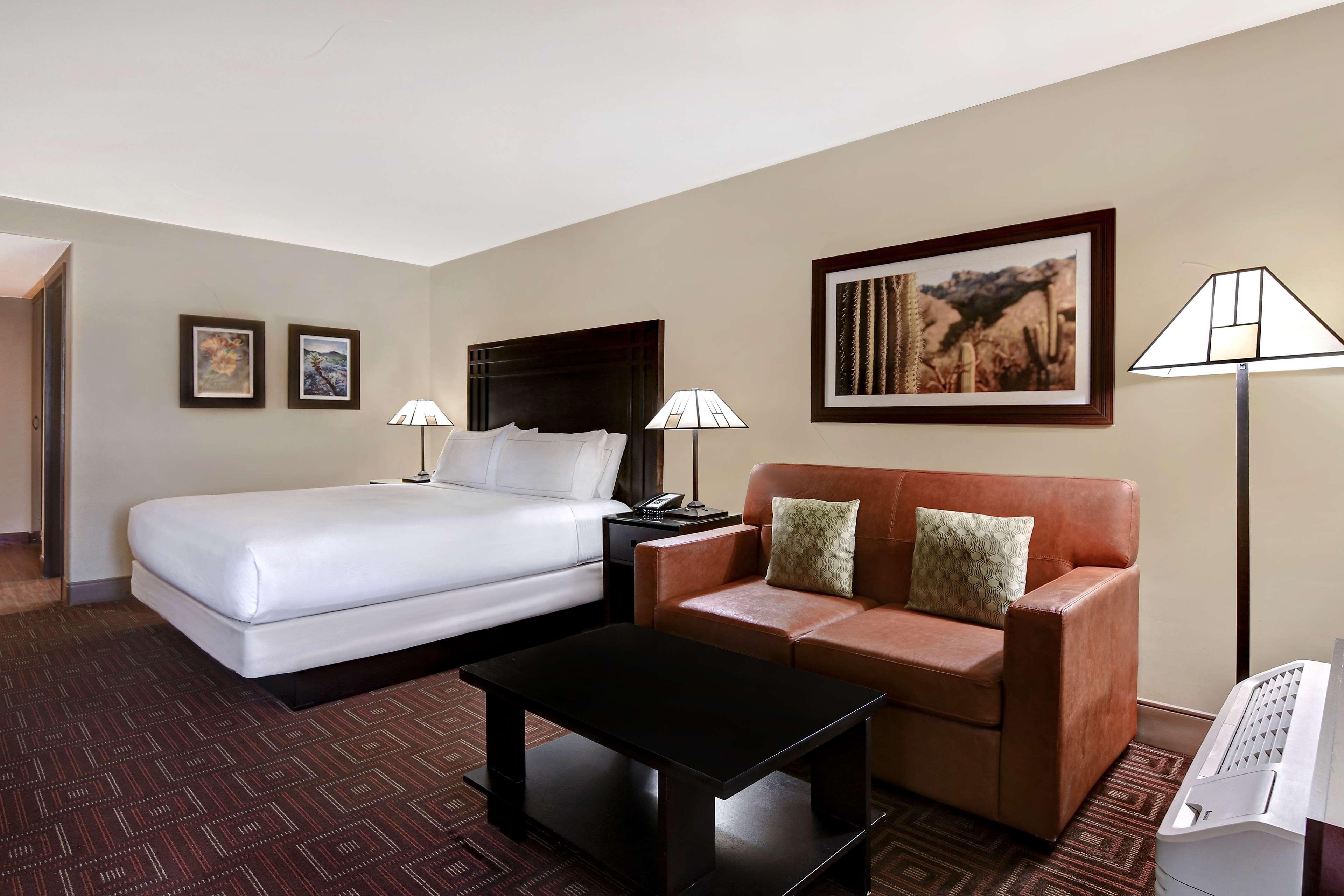 Doubletree By Hilton Phoenix- Tempe Exterior photo