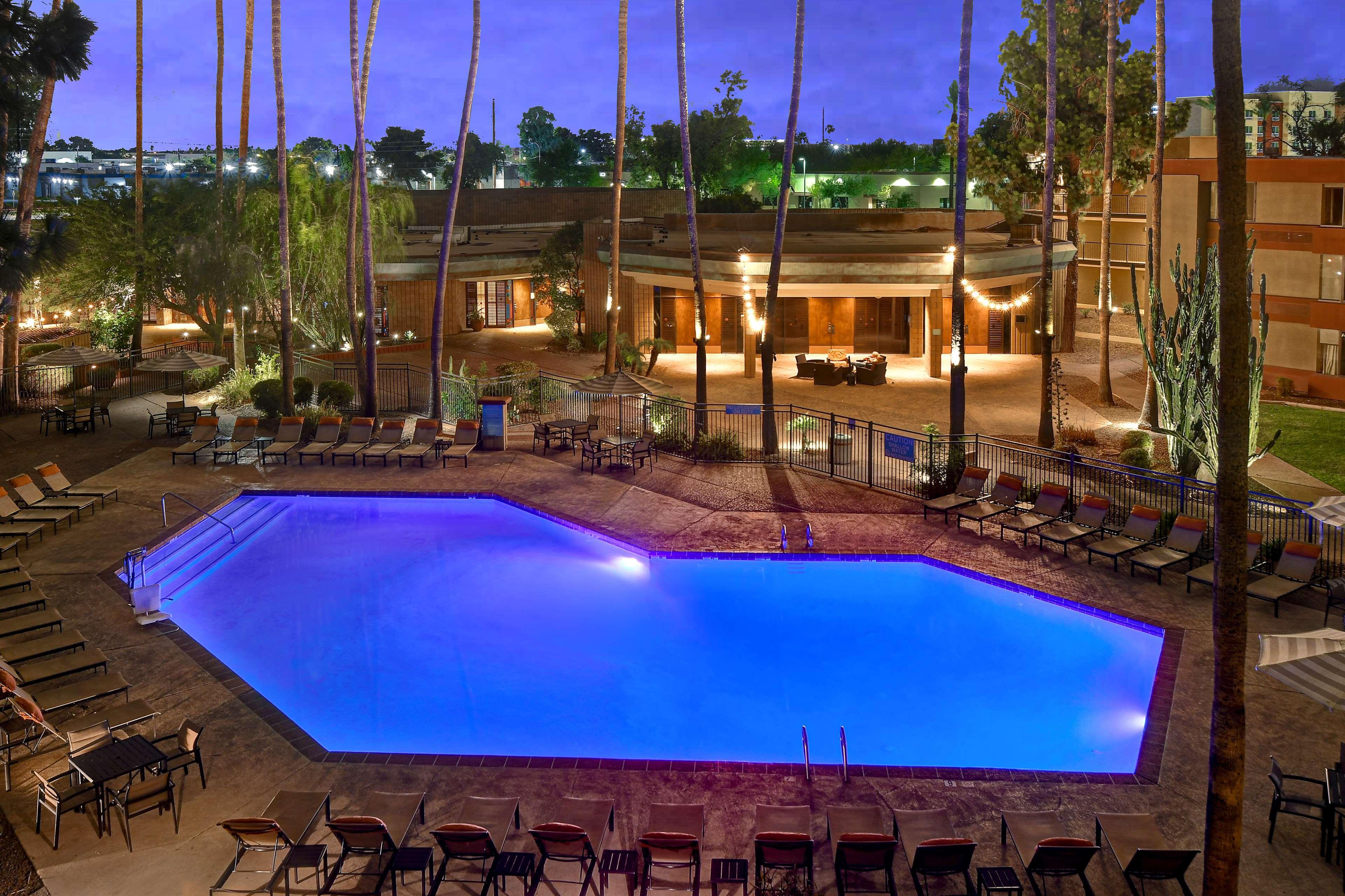 Doubletree By Hilton Phoenix- Tempe Exterior photo