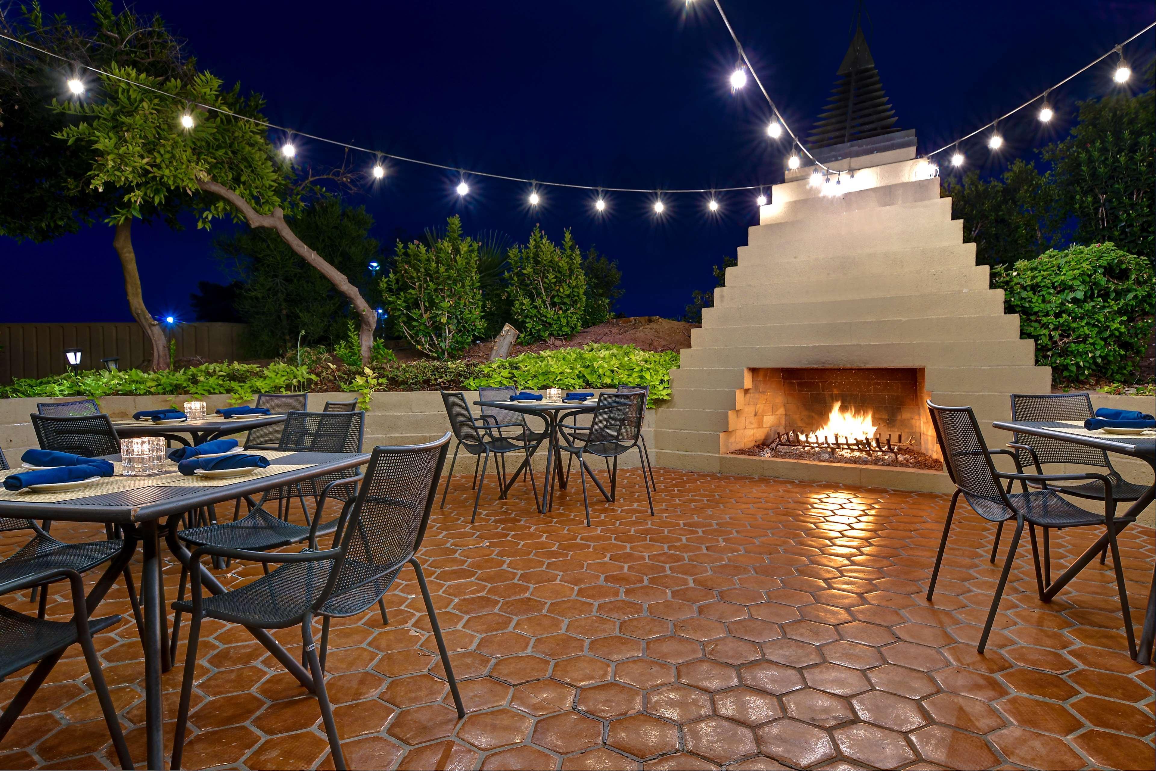 Doubletree By Hilton Phoenix- Tempe Exterior photo