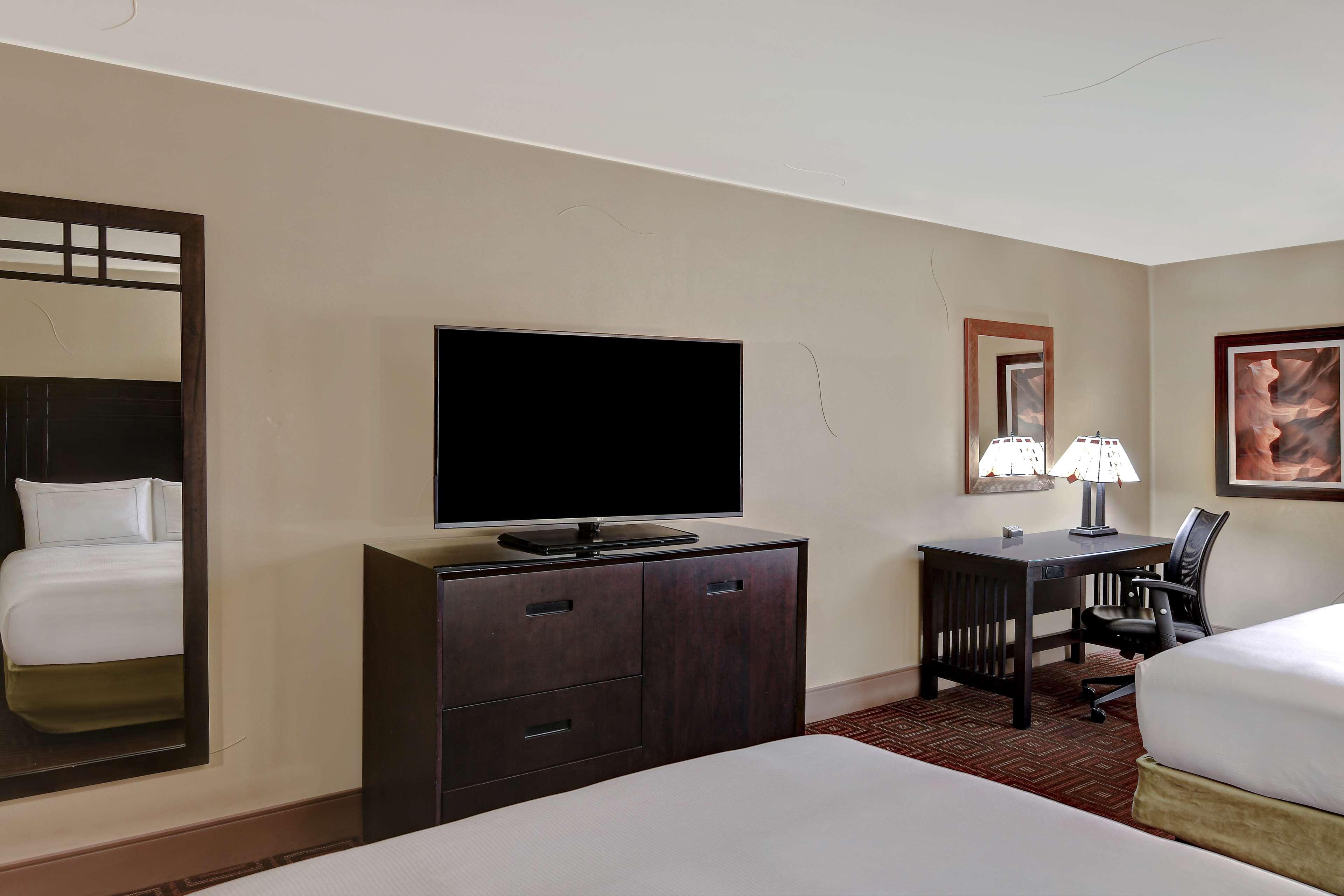 Doubletree By Hilton Phoenix- Tempe Exterior photo
