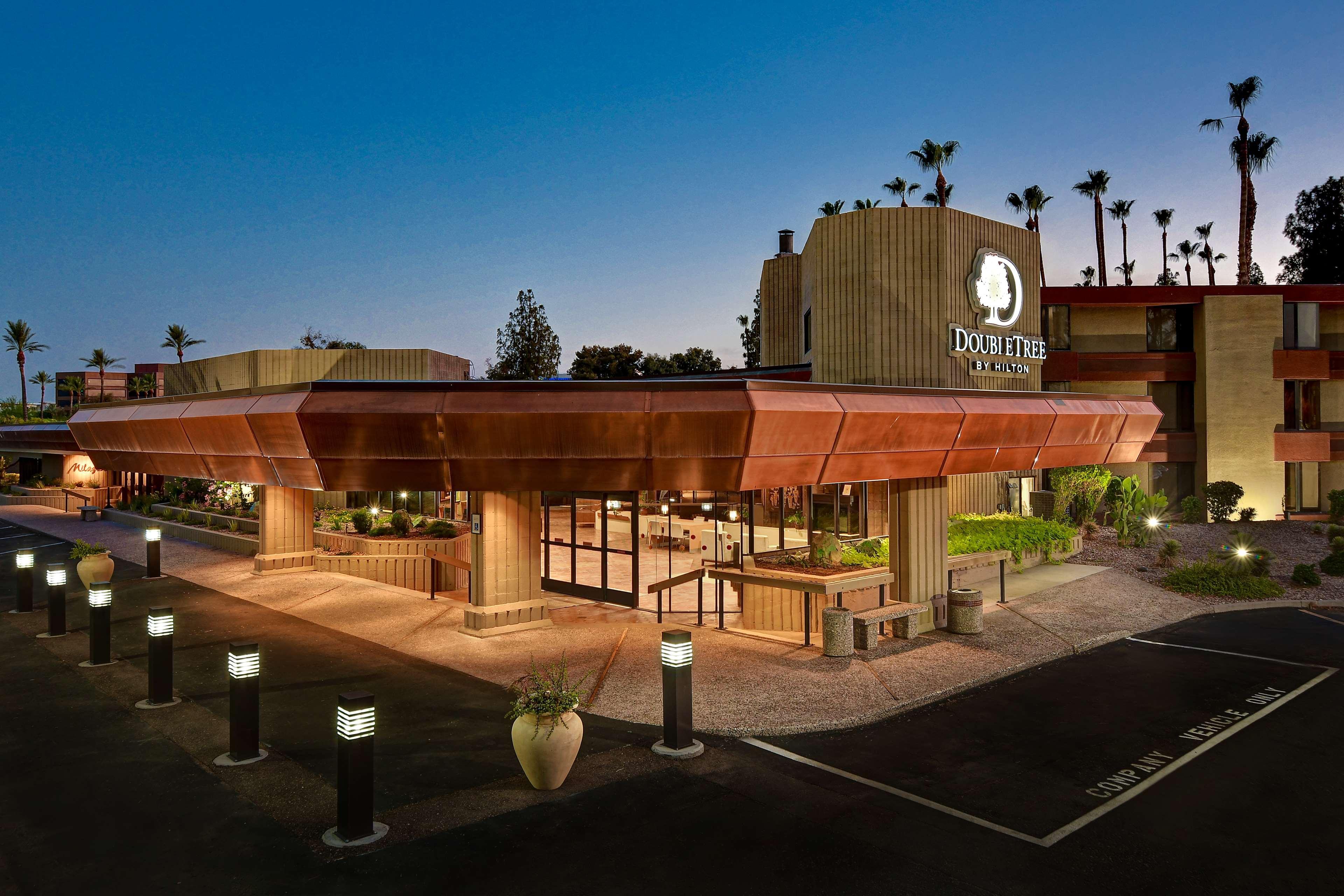 Doubletree By Hilton Phoenix- Tempe Exterior photo