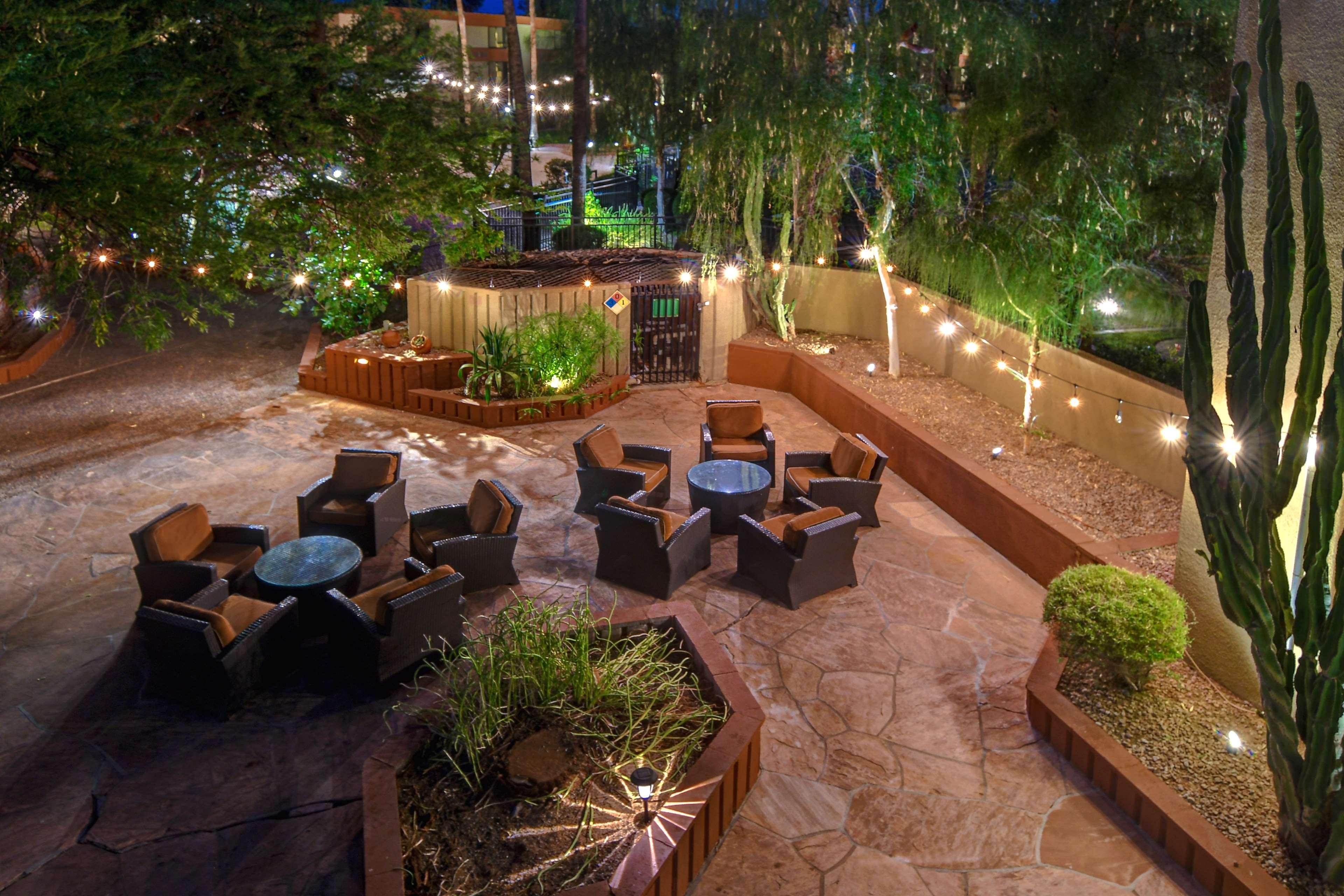 Doubletree By Hilton Phoenix- Tempe Exterior photo