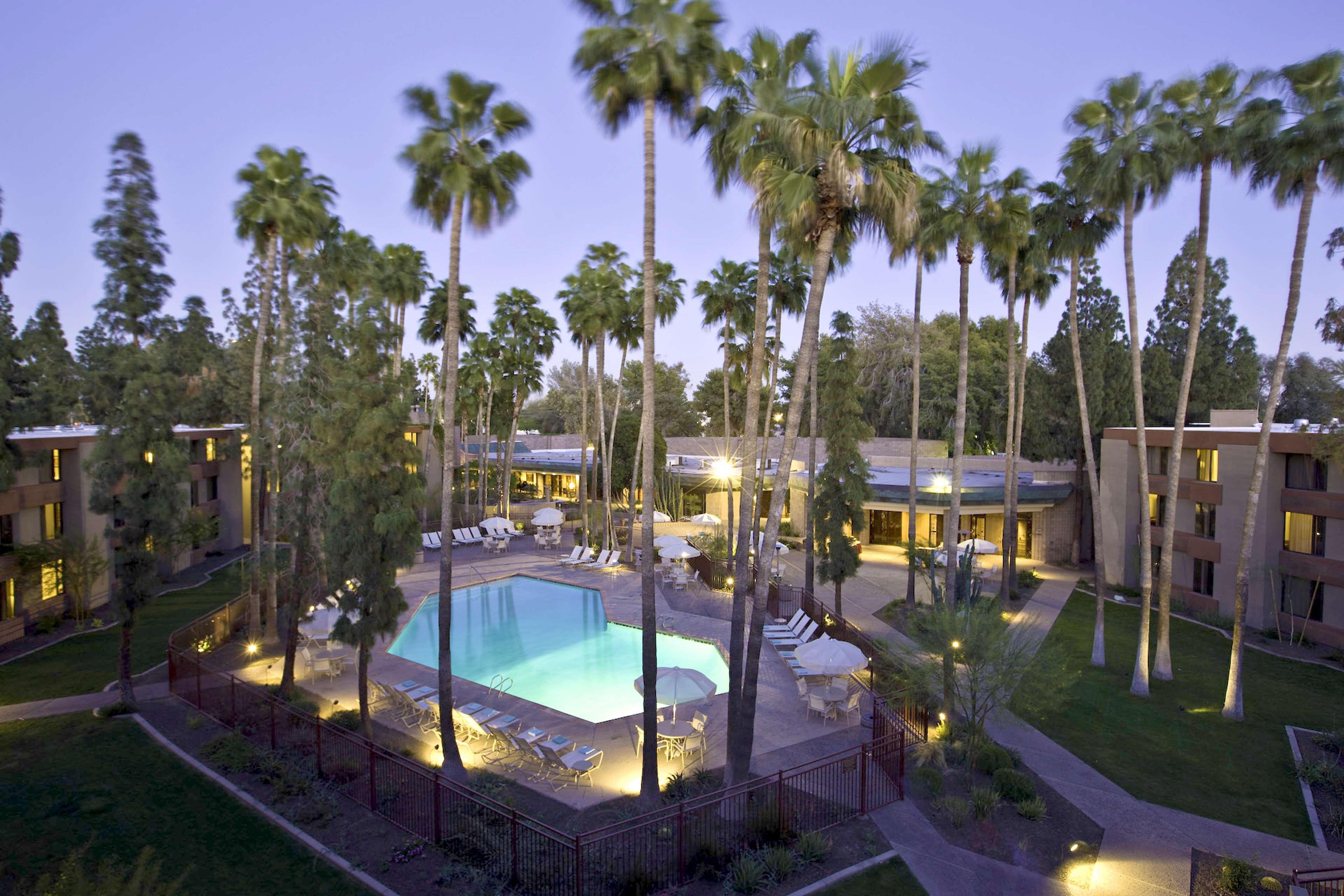 Doubletree By Hilton Phoenix- Tempe Exterior photo