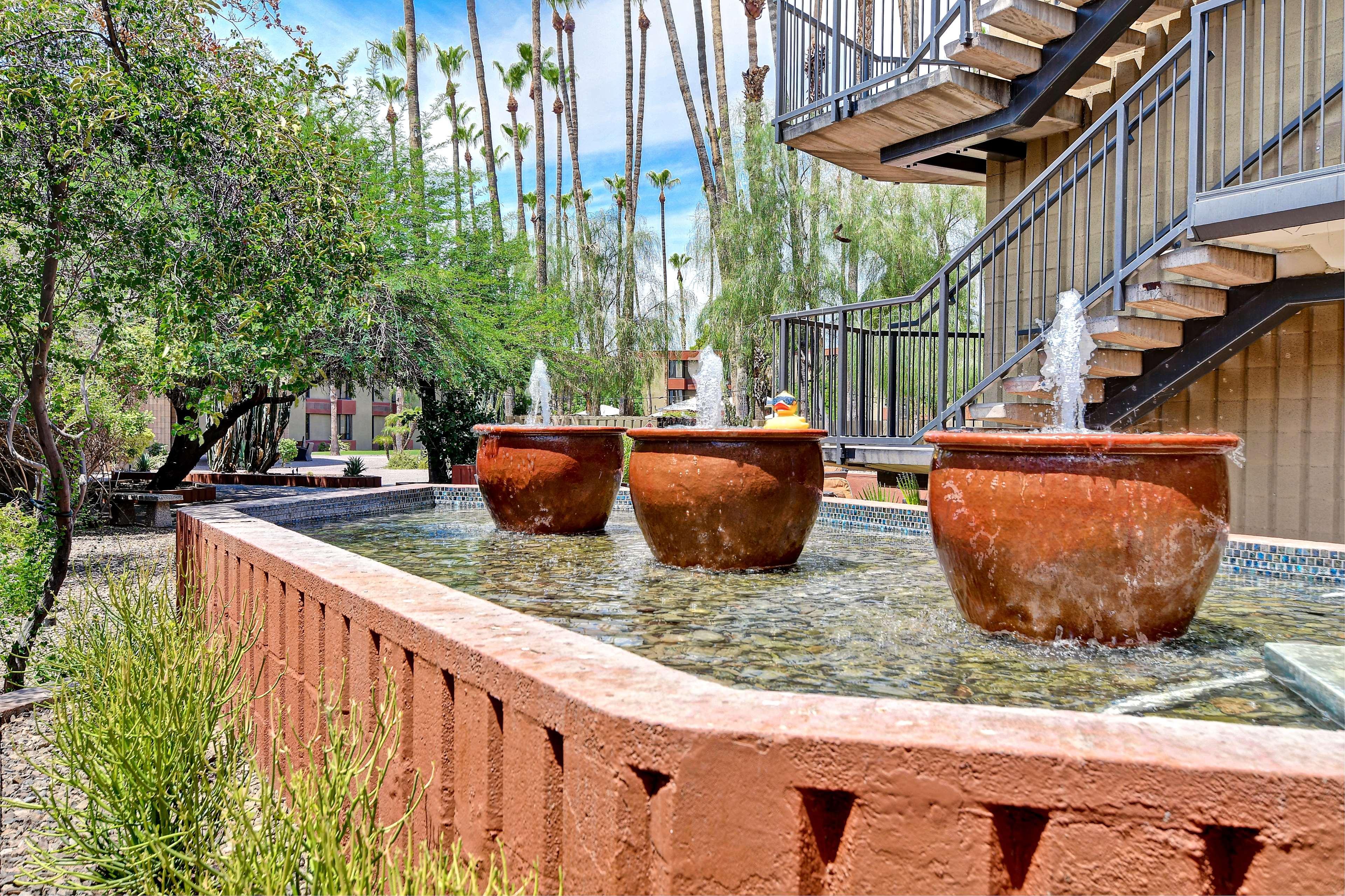 Doubletree By Hilton Phoenix- Tempe Exterior photo