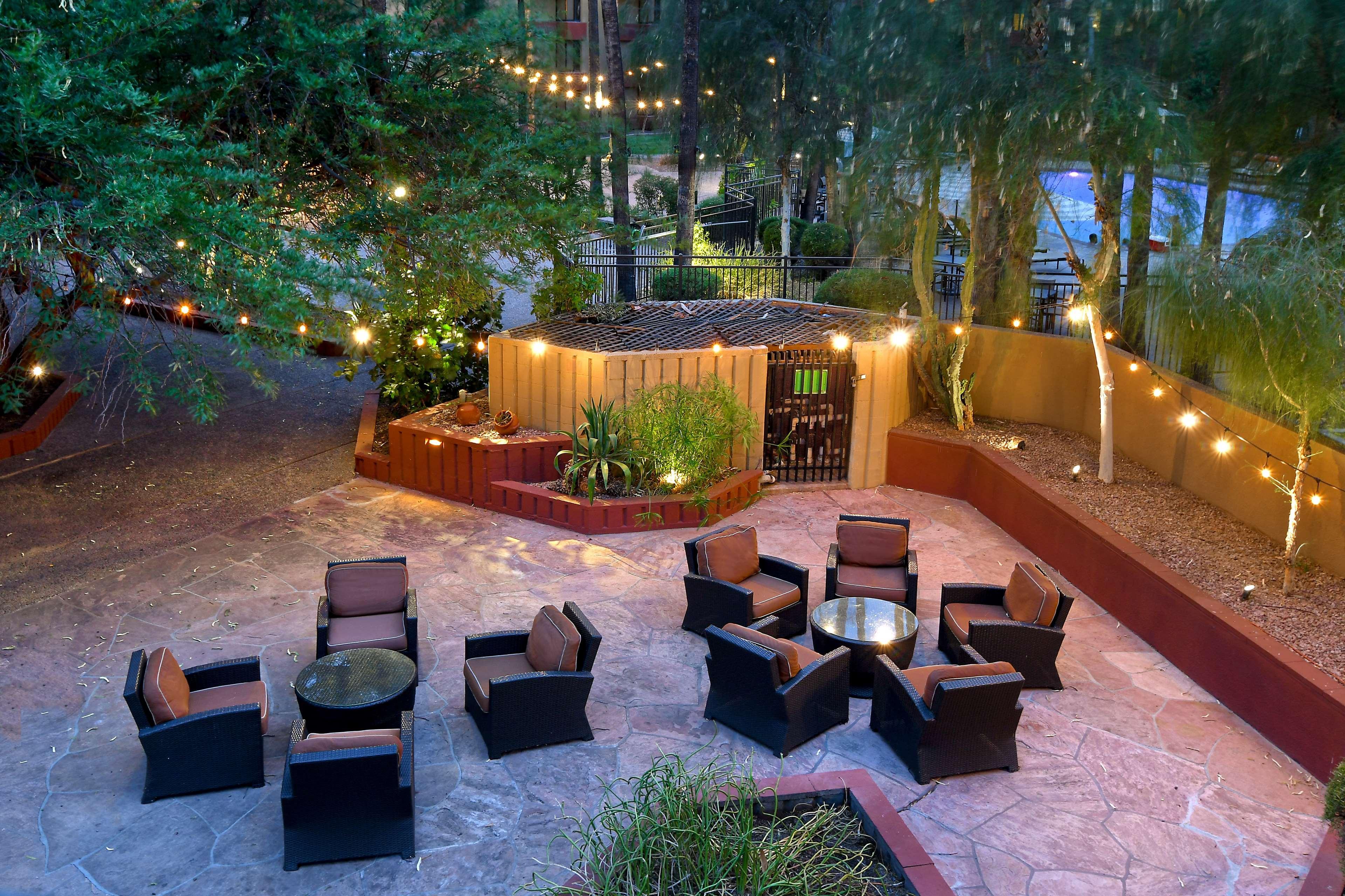 Doubletree By Hilton Phoenix- Tempe Exterior photo