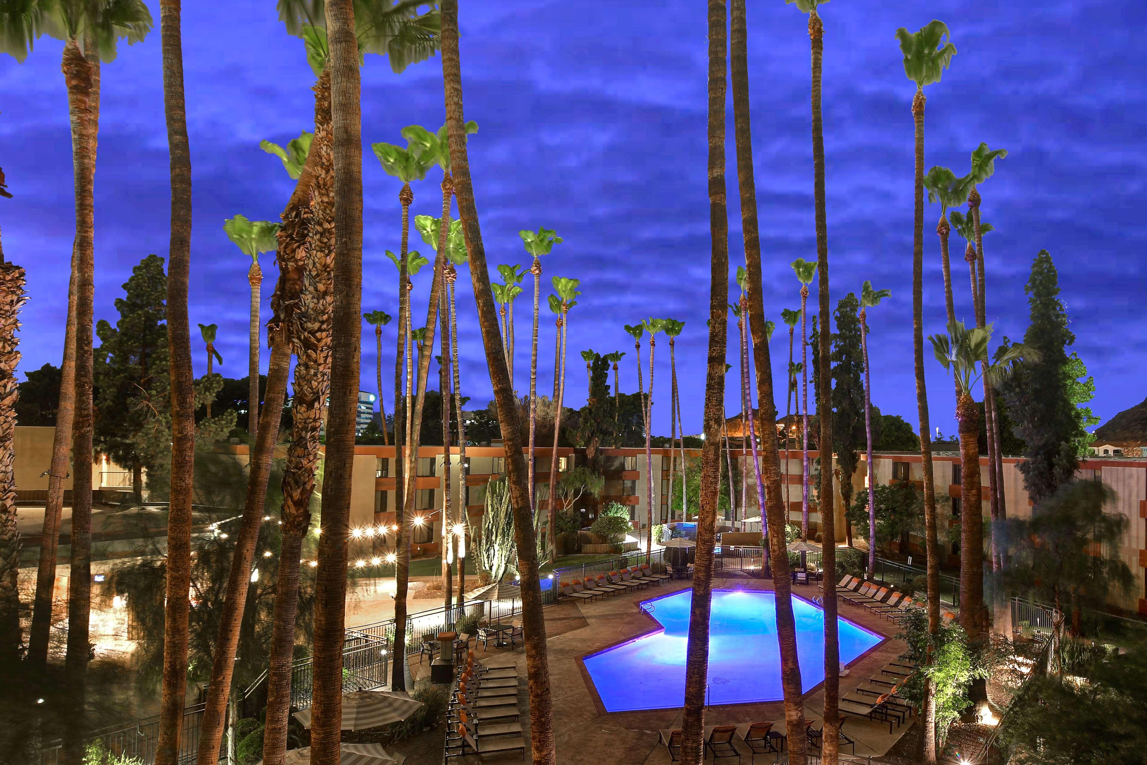 Doubletree By Hilton Phoenix- Tempe Exterior photo