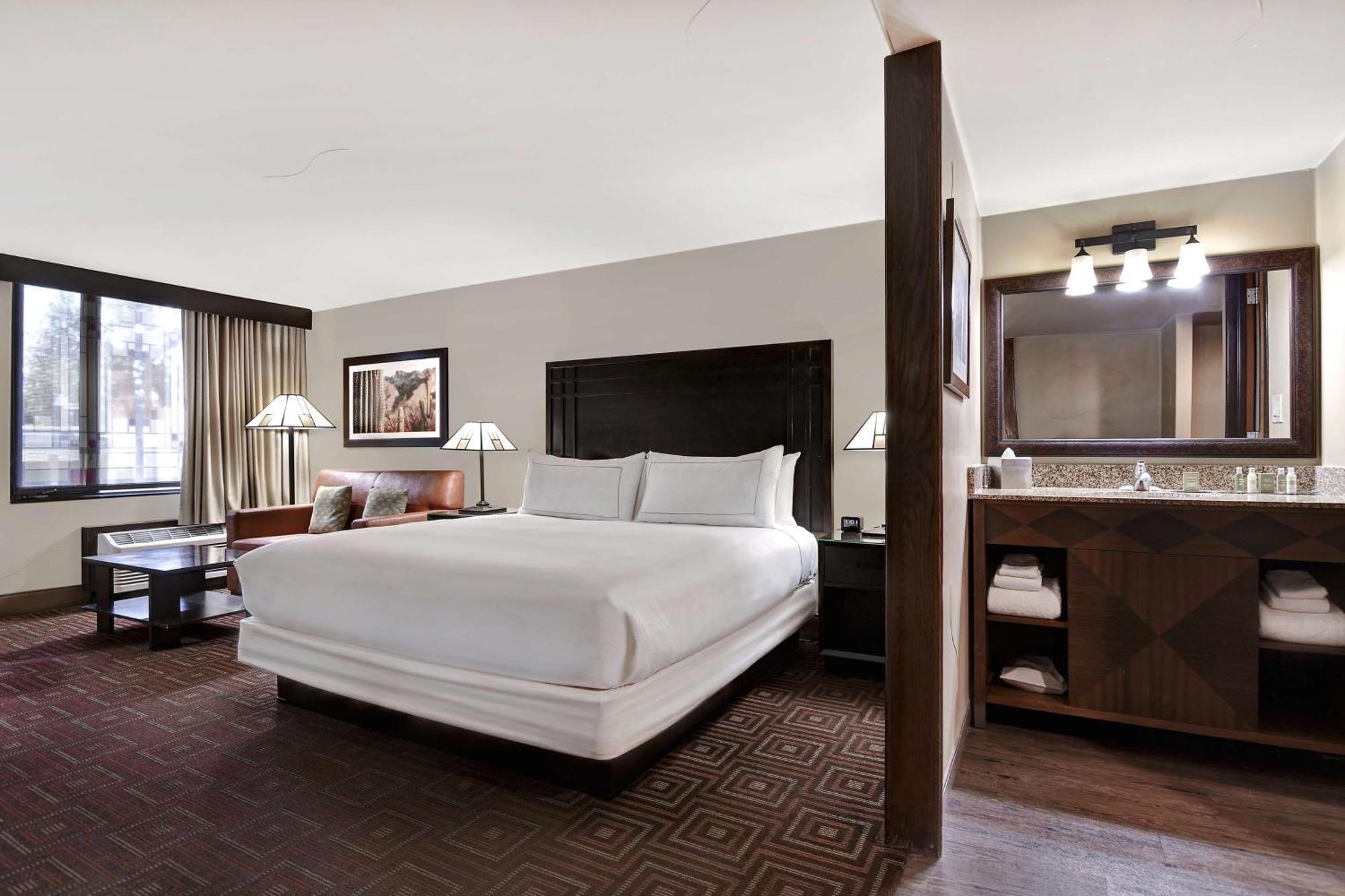 Doubletree By Hilton Phoenix- Tempe Exterior photo